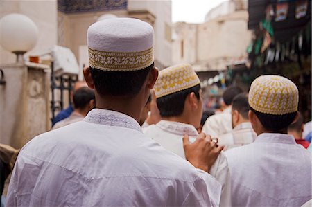 syrier - Boys make their way to the Sayyida Ruqayya Mosque in the Old City,Damascus,Syria Foto de stock - Con derechos protegidos, Código: 862-03354799