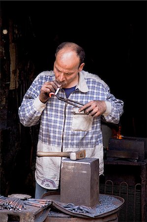 One of the many metal workshops in the Armenian Quarter,Aleppo,Syria Fotografie stock - Rights-Managed, Codice: 862-03354817