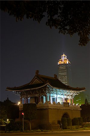 simsearch:862-03437391,k - Taipei Stadttor und Shin Kong Life Tower (Mitsukoshi Warenhaus) Stockbilder - Lizenzpflichtiges, Bildnummer: 862-03354917