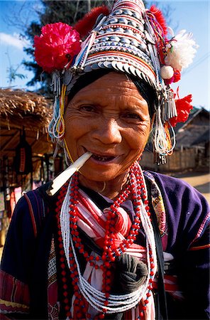 Woman from hilltribe smoking Opium in the Golden Triangle,Thailand Foto de stock - Direito Controlado, Número: 862-03354985