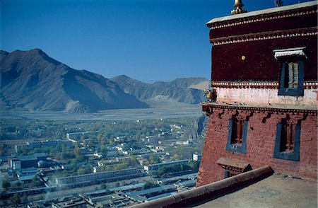 simsearch:862-03354991,k - View out over Lhasa from the Potala Palace. Foto de stock - Direito Controlado, Número: 862-03354986