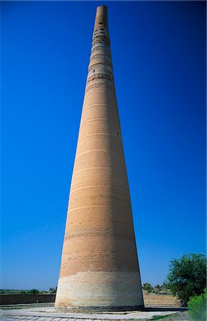 simsearch:862-03437664,k - Minaret at Gurganj (Kunja Urgench) former capital of Khorezm. Seven times destroyed and seven times rebuilt is the legend attached to Gurganj. Gurganj was the name given to the town by the Mongols,the Arabs called it Jurjanya and after 1646 it was known as Kunya Urgench. During its heyday it covered 1000 hectares. Fotografie stock - Rights-Managed, Codice: 862-03355016