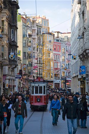 simsearch:841-02921090,k - View down busy Istiklal Caddesi,the main street in fashionable Beyoglu,Istanbul,Turkey Foto de stock - Con derechos protegidos, Código: 862-03355063