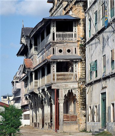 simsearch:862-03737318,k - Une maison ancienne du XIXe siècle avec des arches décoratives et balcons à Zanzibar Photographie de stock - Rights-Managed, Code: 862-03355204