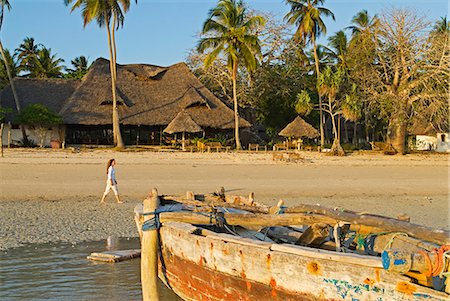 L'Afrique, Tanzanie, Zanzibar. Flâner le long de la plage de Menai Bay Beach Bungalows, Unguja Ukuu. Photographie de stock - Rights-Managed, Code: 862-03355266