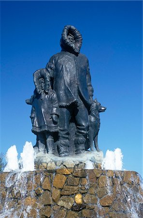 fairbanks - The Unknown First family bronze statue Fotografie stock - Rights-Managed, Codice: 862-03355490