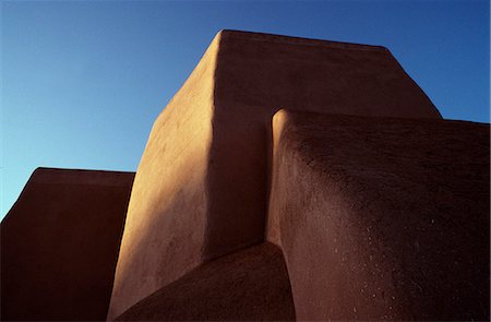 Peint par Georgia O'Keefe et photographiée par Ansel Adams cette église est emblématique de l'architecture d'adobe du sud-ouest Photographie de stock - Rights-Managed, Code: 862-03355515