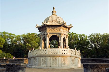 simsearch:862-03361075,k - A pavilion in the maze area of Yuanmingyuan,Old Summer Palace,Beijing,China Fotografie stock - Rights-Managed, Codice: 862-03351010