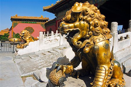 simsearch:841-03055499,k - Une Statue de Lion doré au Forbidden City Palace Museum, Zijin Cheng, Pékin, Chine Photographie de stock - Rights-Managed, Code: 862-03351036