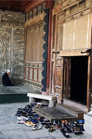 simsearch:862-03289833,k - A man praying at The Great Mosque located in the Muslim Quarter,home to the city's Hui community,Xian City,Shaanxi Province,China Fotografie stock - Rights-Managed, Codice: 862-03351107