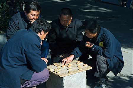 simsearch:862-03289833,k - China,Beijing. Men playing Chinese Chess in a local neighbourhood Hutong. Fotografie stock - Rights-Managed, Codice: 862-03351342
