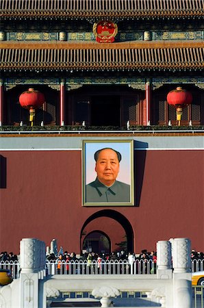 place tiananmen - Chine, Beijing. Chinese New année Spring Festival - décorations lanterne rouge sur la porte de la paix céleste sur la place Tiananmen. Photographie de stock - Rights-Managed, Code: 862-03351487