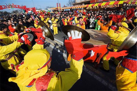 festival of spring - China,Beijing. Changdain street fair - Chinese New Year Spring Festival - drumming performers. Foto de stock - Direito Controlado, Número: 862-03351543