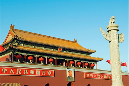 plaza de tiananmen - China,Beijing. Chinese New Year Spring Festival - red lantern decorations on the Gate of Heavenly Peace in Tiananmen Square. Foto de stock - Con derechos protegidos, Código: 862-03351571