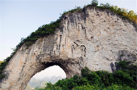 simsearch:862-08699572,k - China,Guangxi Province,Yangshuo near Guilin. Karst limestone mountain scenery at Moon Hill Foto de stock - Con derechos protegidos, Código: 862-03351777