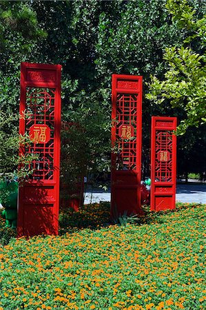 simsearch:841-03055646,k - China,Beijing,Ditan Park. A traditional Chinese gate symbolising Fortune and Happines Stock Photo - Rights-Managed, Code: 862-03351854