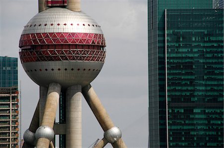 Chine, Shanghai. L'Oriental Pearl Tower à Shanghai à partir du Bund. Photographie de stock - Rights-Managed, Code: 862-03351882
