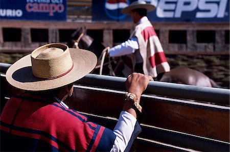 poncho - Gate martial watches the action,National Rodeo Championship Foto de stock - Con derechos protegidos, Código: 862-03352009