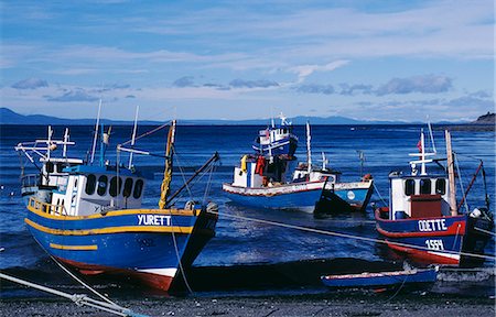 punta arenas - Chili, Patagonie australe. Bateaux de pêche, près de Puerto Hambre, le détroit de Magellan, au sud de Punta Arenas Photographie de stock - Rights-Managed, Code: 862-03352086