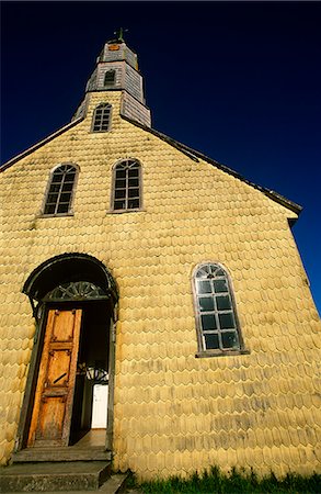 Chili, recouvert de bardeaux église, Cochamo, région X, sud du Chili. Photographie de stock - Rights-Managed, Code: 862-03352258