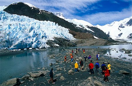 patagonie - Chile,Tierra del Fuego. Passengers from the cruise ship,Terra Australis on a seven day trip through the islands of Tierra del Fuego from Punta Arenas,Region XII,Southern Chile Foto de stock - Con derechos protegidos, Código: 862-03352327