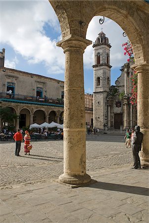 simsearch:862-03710754,k - Cuba, la Havane. Plaza de la Catedral, la Havane Photographie de stock - Rights-Managed, Code: 862-03352517