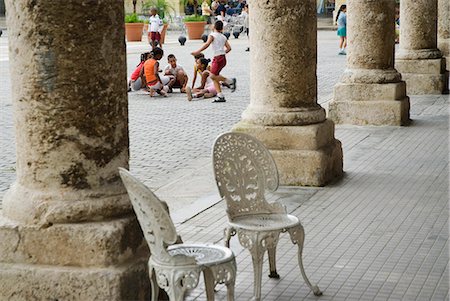 simsearch:862-03437017,k - Cuba,Havana. School children playing in Plaza Vieja,Havana Foto de stock - Con derechos protegidos, Código: 862-03352534