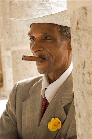 Cuba, la Havane. Homme cubain, Plaza de la Catedral, la Havane Photographie de stock - Rights-Managed, Code: 862-03352559