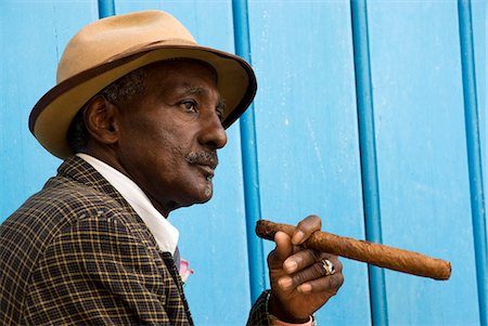 Cuba,Havana. Cuban man,Plaza de la Catedral,Havana Foto de stock - Con derechos protegidos, Código: 862-03352551