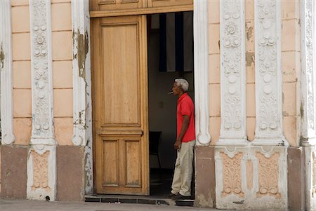 Cuba,Cienfuegos. The back streets of Cienfuegos Foto de stock - Con derechos protegidos, Código: 862-03352573
