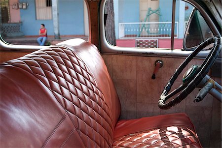 Cuba,Vinales. 1950's American car interior in the centre of Vinales Foto de stock - Con derechos protegidos, Código: 862-03352590