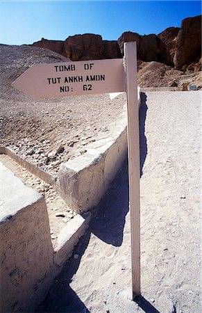 Signpost to the tomb of Tutankhamon in the Valley of the Kings Fotografie stock - Rights-Managed, Codice: 862-03352696