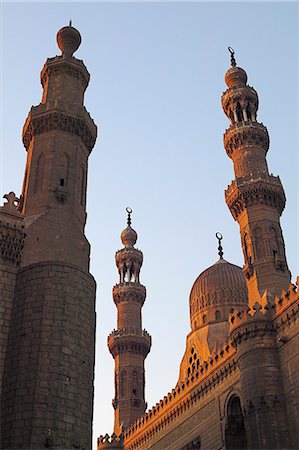 simsearch:862-03352850,k - Les minarets de la mosquée du Sultan Hassan (terminé en 1362) et de la mosquée Al Raifi (1912) au Caire. Photographie de stock - Rights-Managed, Code: 862-03352732