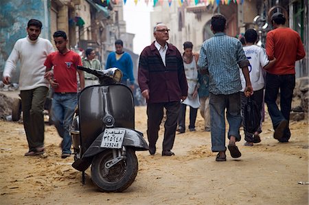 simsearch:862-03352824,k - Un scooter est stationné dans une rue animée au Caire islamique Photographie de stock - Rights-Managed, Code: 862-03352818