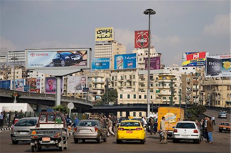 simsearch:841-02899318,k - Le trafic constant du centre-ville du Caire en fait une des villes plus polluées au monde. Photographie de stock - Rights-Managed, Code: 862-03352835