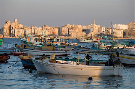 Bateaux de pêche dans le port de l'est, Alexandrie, Egypte Photographie de stock - Rights-Managed, Code: 862-03352864