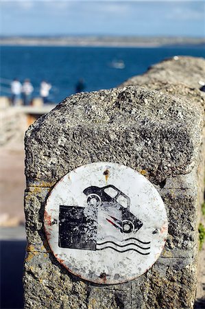 A sign warns drivers not to drive off the end of the pier in the harbour of St Ives,Cornwall. Stock Photo - Rights-Managed, Code: 862-03353057