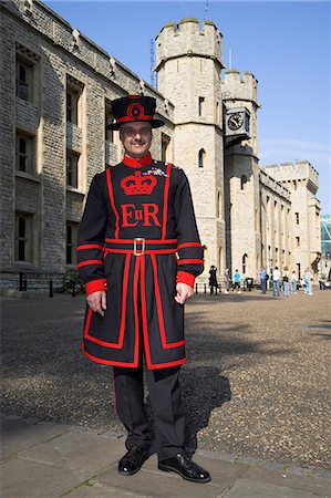 simsearch:862-03353172,k - A beafeeter in traditional dress outside the Tower of London. Stock Photo - Rights-Managed, Code: 862-03353168