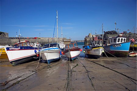 simsearch:862-06676807,k - Fishing boats in Newquay harbour at low tide. Stock Photo - Rights-Managed, Code: 862-03353216