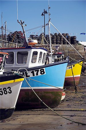 fisch-trawler - Fischerboote im Hafen von Newquay bei Ebbe. Stockbilder - Lizenzpflichtiges, Bildnummer: 862-03353217