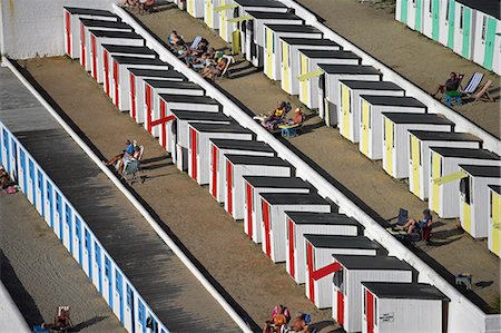 simsearch:862-03353328,k - Cabanes de plage sur la plage Tolcarne, Newquay Photographie de stock - Rights-Managed, Code: 862-03353225