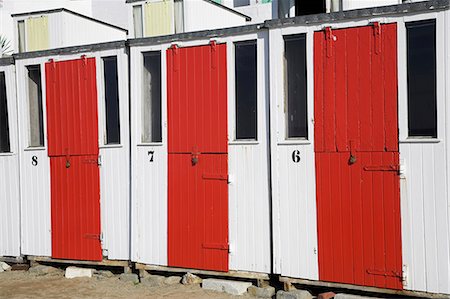 simsearch:862-03353336,k - Cabanes de plage sur la plage Tolcarne, Newquay Photographie de stock - Rights-Managed, Code: 862-03353226