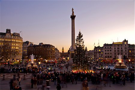 Chanteurs Carol sous l'arbre de Noël à TRAFALGAS Square Photographie de stock - Rights-Managed, Code: 862-03353271