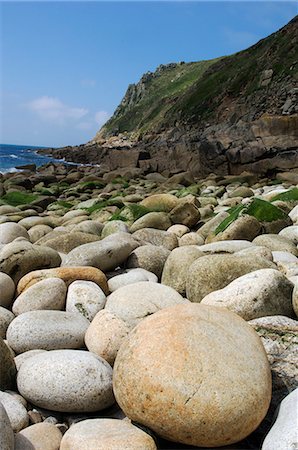 simsearch:862-03353361,k - Smooth boulders line the coast at Porth Nanven on the north coast of Cornwall's Penwith Peninsula,England Foto de stock - Con derechos protegidos, Código: 862-03353325