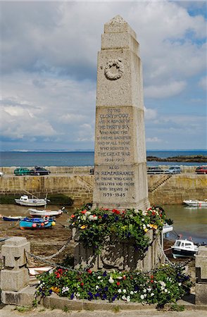 Das Kriegerdenkmal in der kornischen Dorf Mousehole blickt über den Hafen, Cornwall, England Stockbilder - Lizenzpflichtiges, Bildnummer: 862-03353332