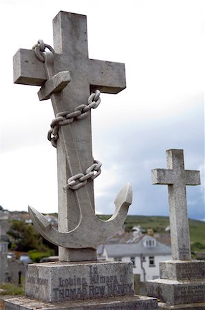 simsearch:862-03437046,k - Une pierre tombale ornée commémore la vie d'un pêcheur de Cornouaille, Cornwall, Angleterre Photographie de stock - Rights-Managed, Code: 862-03353349
