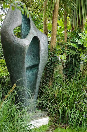 simsearch:862-03352962,k - Sculpture by 20th Century British sculptress,Dame Barbara Hepworth,on display at the Barbara Hepworth Museum in St Ives,Cornwall,England Foto de stock - Con derechos protegidos, Código: 862-03353350