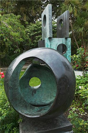 Sculpture by 20th Century British sculptress,Dame Barbara Hepworth,on display at the Barbara Hepworth Museum in St Ives,Cornwall,England Stock Photo - Rights-Managed, Code: 862-03353351