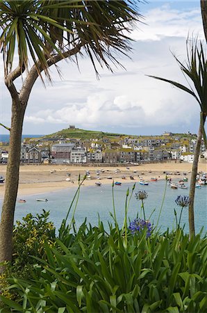 simsearch:862-03353328,k - Une vue sur la baie de l'ancienne pêche port de St Ives, Cornwall, Angleterre Photographie de stock - Rights-Managed, Code: 862-03353362