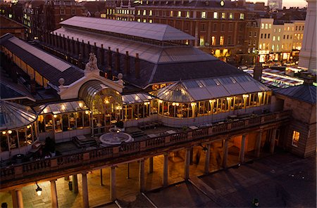 european plaza - England,London. Covent Garden - this name was given,during the reign of King John (1199-1216),to a 40-acre (16 ha) patch in the county of Middlesex. Stock Photo - Rights-Managed, Code: 862-03353456